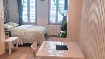 1 chambre, fer et planche à repasser, Wi-Fi, draps fournis