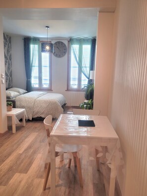 1 多间卧室、熨斗/熨衣板、WiFi、床单