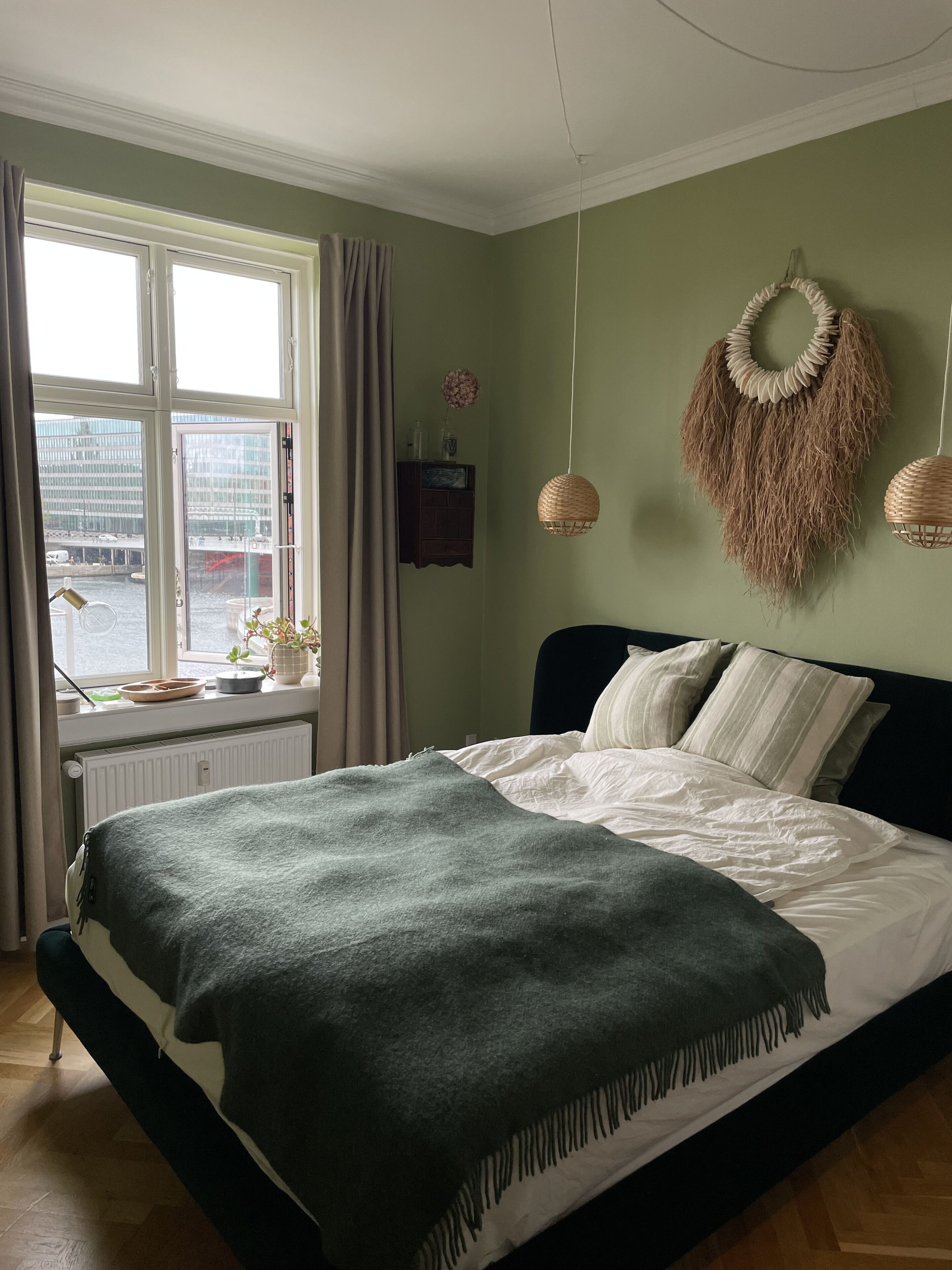 6 bedrooms, iron/ironing board, WiFi, bed sheets