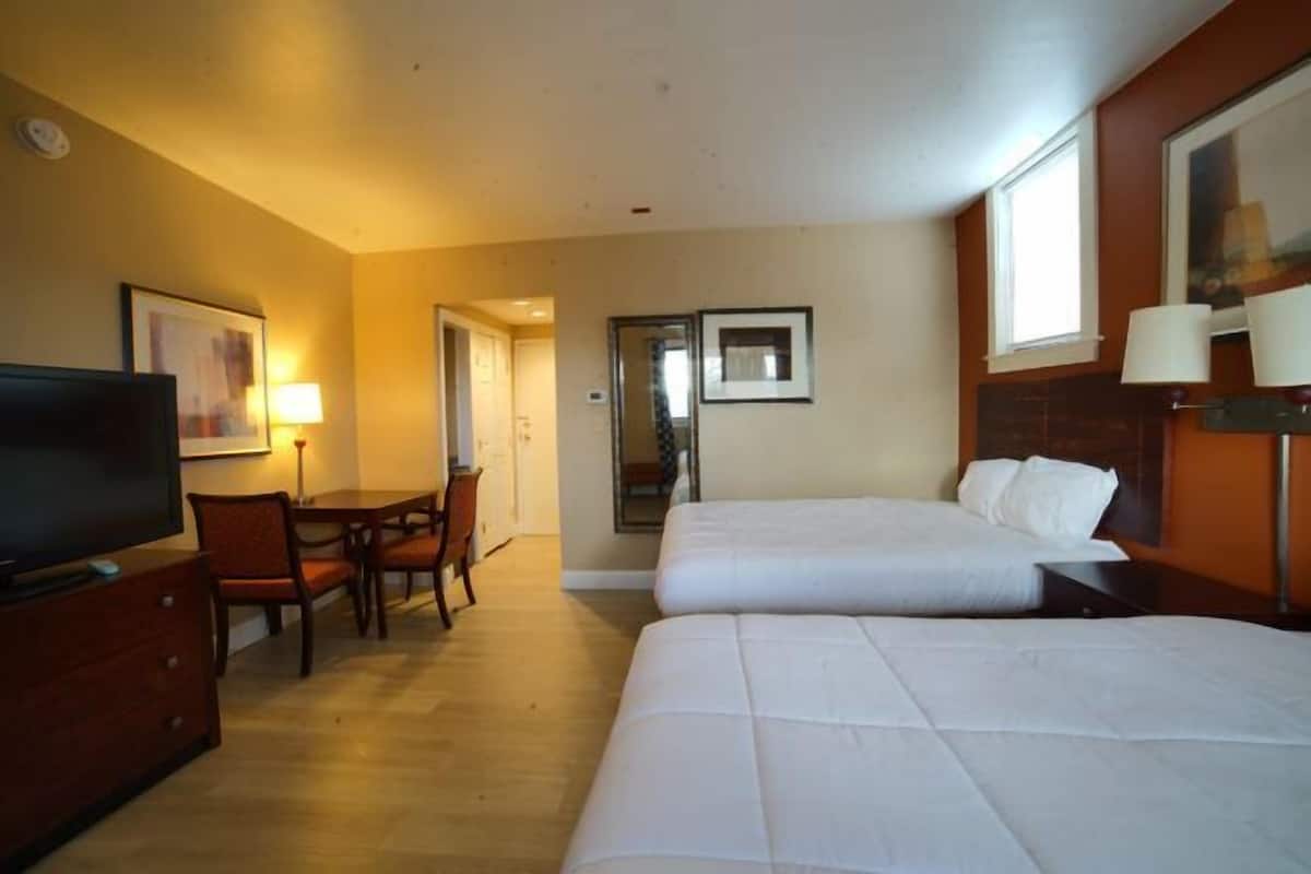 1 bedroom, minibar, desk, laptop workspace