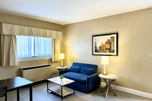 Studio | Minibar, bureau, espace de travail pour ordinateur portable