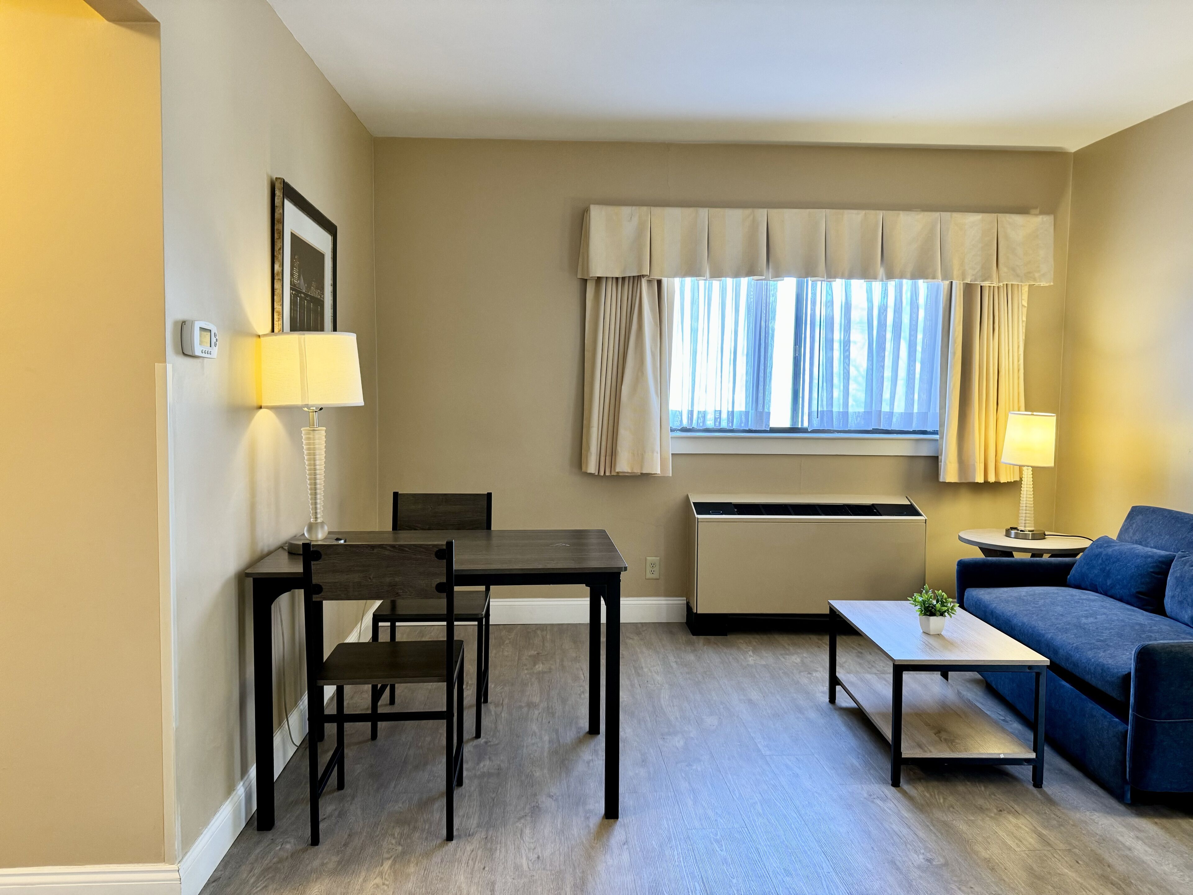 Studio | Minibar, desk, laptop workspace, iron/ironing board