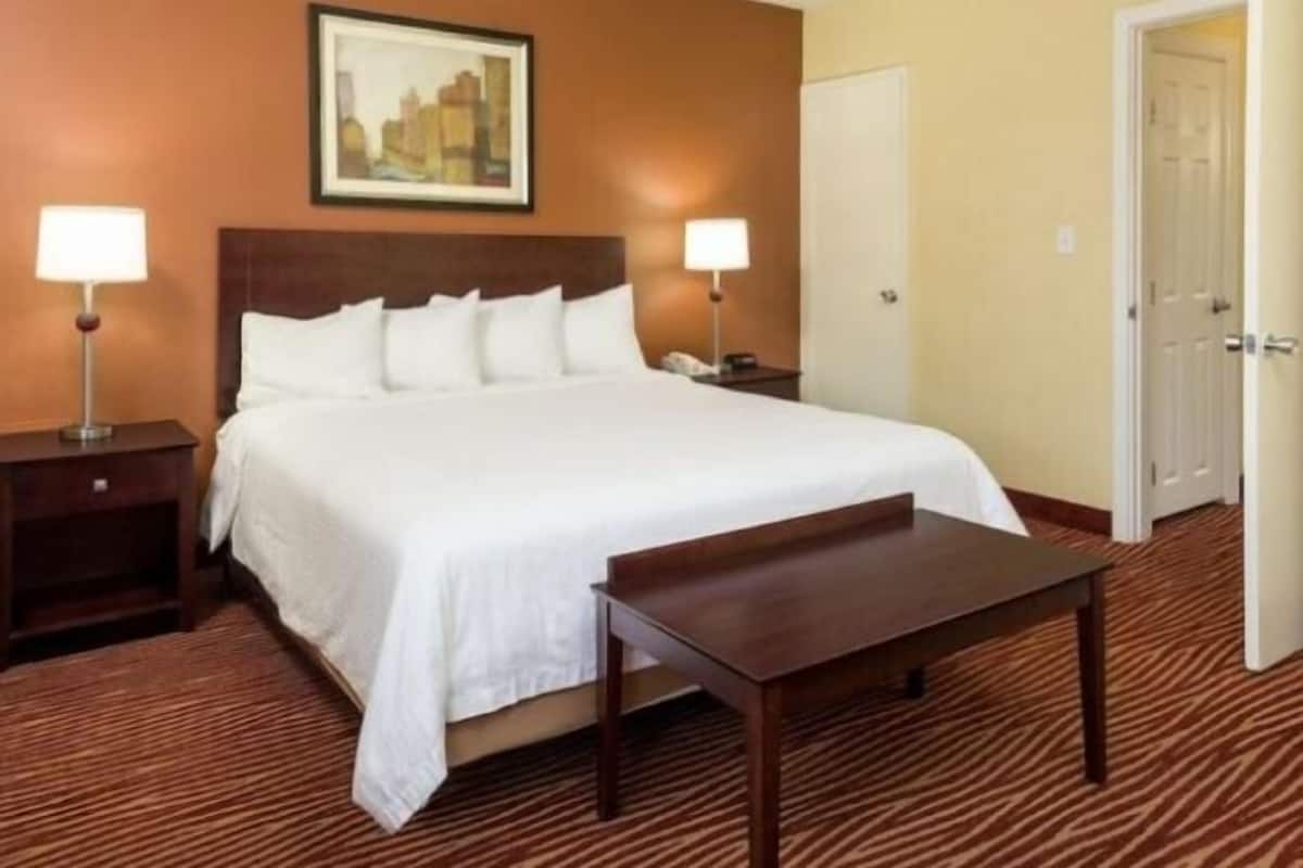 1 bedroom, minibar, desk, laptop workspace