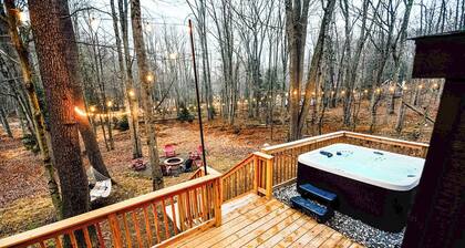 Poconos Retreat: Hot Tub, Game Room, Lakes, BBQ, Fire Pit & Family Fun