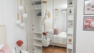 1 slaapkamer, een bureau, een strijkplank/strijkijzer, gratis wifi