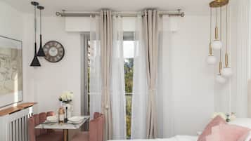 1 slaapkamer, een bureau, een strijkplank/strijkijzer, gratis wifi