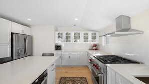 Fridge, microwave, oven, stovetop - Perfect Location for a fabulous stay at the beach! (Stone Harbor)