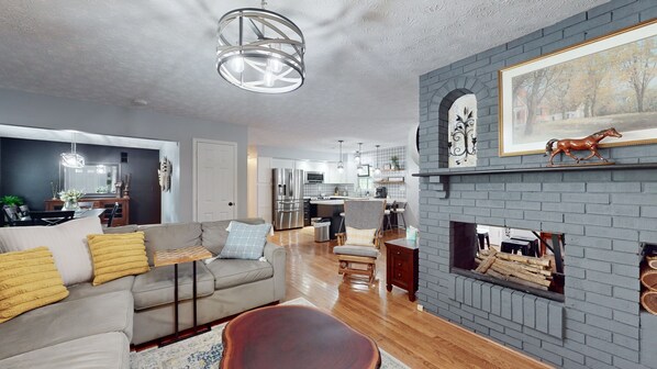 Smart TV - Encounter the Bluegrass & relax comfortably (Frankfort)