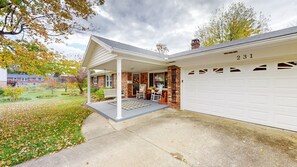 Exterior - Encounter the Bluegrass & relax comfortably (Frankfort)