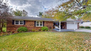 Exterior - Encounter the Bluegrass & relax comfortably (Frankfort)