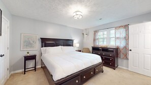 3 多间卧室、办公桌、熨斗/熨衣板、旅行婴儿床