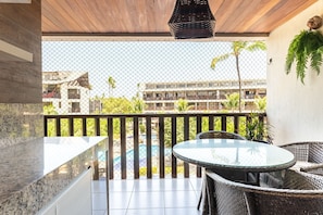 Apartemen Keluarga | Tempat makan outdoor