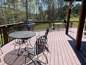 Outdoor dining - 2bedroom near Lexington (Natural Bridge)