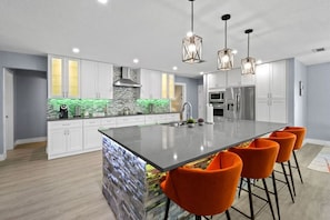 Fridge, microwave, oven, stovetop - 5BR Wellington Equestrian Retreat+ Pool +Game Room (Wellington)