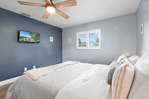 5 chambres, bureau, fer et planche à repasser, lit parapluie