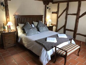 5 Schlafzimmer, Schreibtisch, Bügeleisen/Bügelbrett, Reisekinderbett