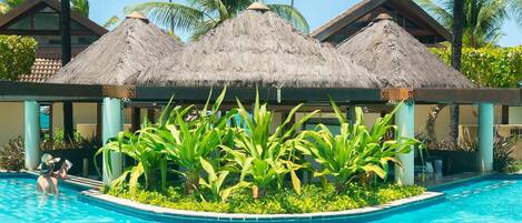 10 outdoor pools