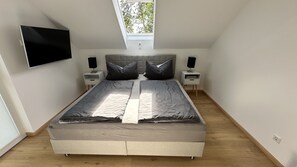 3 soverom, skrivebord, reiseseng for barn og wi-fi (inkludert)