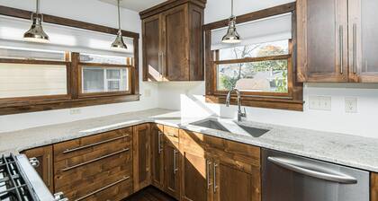 Mynte House l Modern 4BR Near Mayo, Fast WiFi, Parking, Office, Bidet
