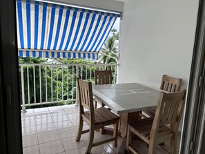 Outdoor dining - F3 Dans Résidence Calme et Sécurisée! Séjour Professionnel ou de Loisir (Fort-de-France)