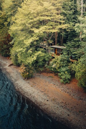 Loftsrom – premium, 1 kingsize-seng, utsikt mot innsjø | Eksteriør