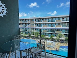 Apartemen Standar | Tempat makan outdoor
