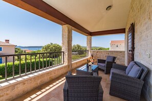 Property grounds - Villa Muline - four bedroom house with a swimming pool (Ugljan)