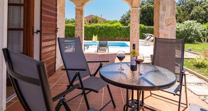 Villa Muline - with outdoor pool