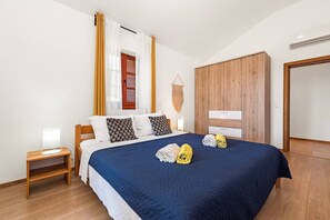 4 bedrooms, in-room safe, iron/ironing board, travel crib