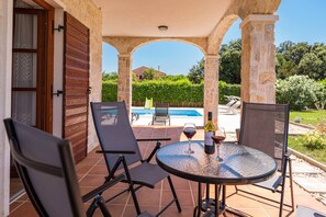 屋外ダイニングエリア