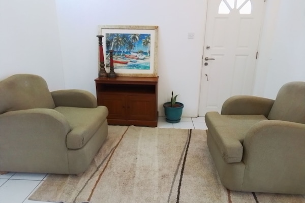 Family Apartment, 1 Bedroom, Kitchenette, Mountain View | Living area