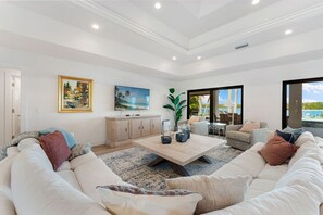 Een smart-tv en een kantoor