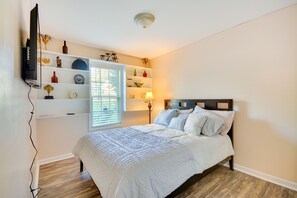 3 slaapkamers, een bureau, een strijkplank/strijkijzer, reisbedje