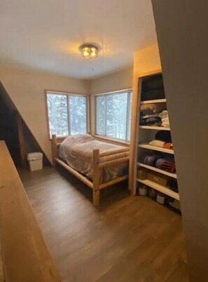 1 bedroom, in-room safe, free WiFi, bed sheets - Cozy Cabin (Cimarron)