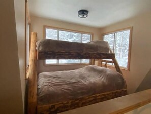 1 bedroom, in-room safe, free WiFi, bed sheets - Cozy Cabin (Cimarron)