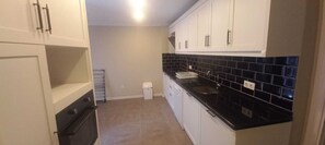 Kylskåp, ugn, spish äll och diskmaskin