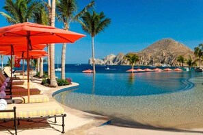 Beach nearby - Hacienda Residences, 5-Star, Beachfront, 1 BD (Cabo San Lucas)