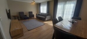 Smart TV, fireplace - Modern Flat #3 (İstanbul)