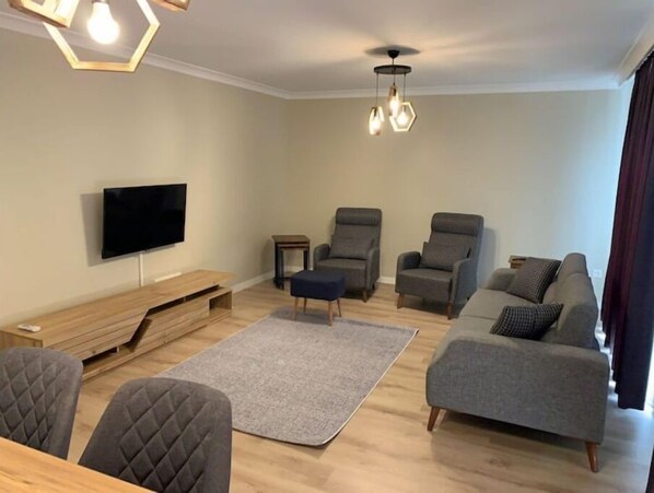 Smart TV, fireplace