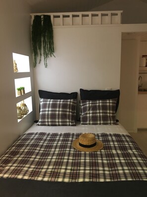 1 bedroom, free WiFi, bed sheets - Lisbon Cozy House w/Garden and Pool (Barcarena)