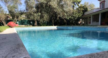Lisbon Cozy House w/Garden and Pool