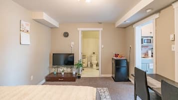 1 bedroom, desk, iron/ironing board, free WiFi