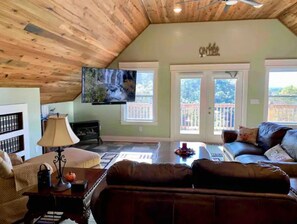 Smart TV, fireplace, foosball, books - Sunset Haven - Pet Friendly (Sevierville)