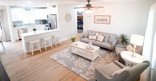 
Newly Renovated & Spacious 3BR Family-Friendly Home by Downtown & Beach