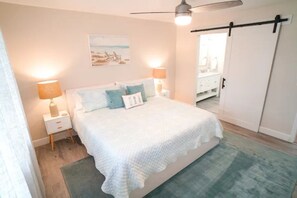 3 室のベッドルーム、デスク、アイロン / アイロン台、旅行用ベビーベッド