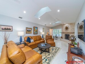 TV, fireplace, stereo - Sparkling pool and rejuvenating spa! (Saint Augustine)