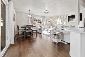 Smart TV, ping pong - North End Gem w/ Hot Tub, Fast Wifi, GameRoom, Fire Pit (Boise)
