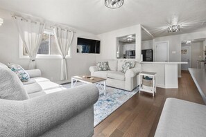 Smart TV, table tennis