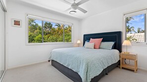 3 slaapkamers, een strijkplank/strijkijzer, gratis wifi, beddengoed