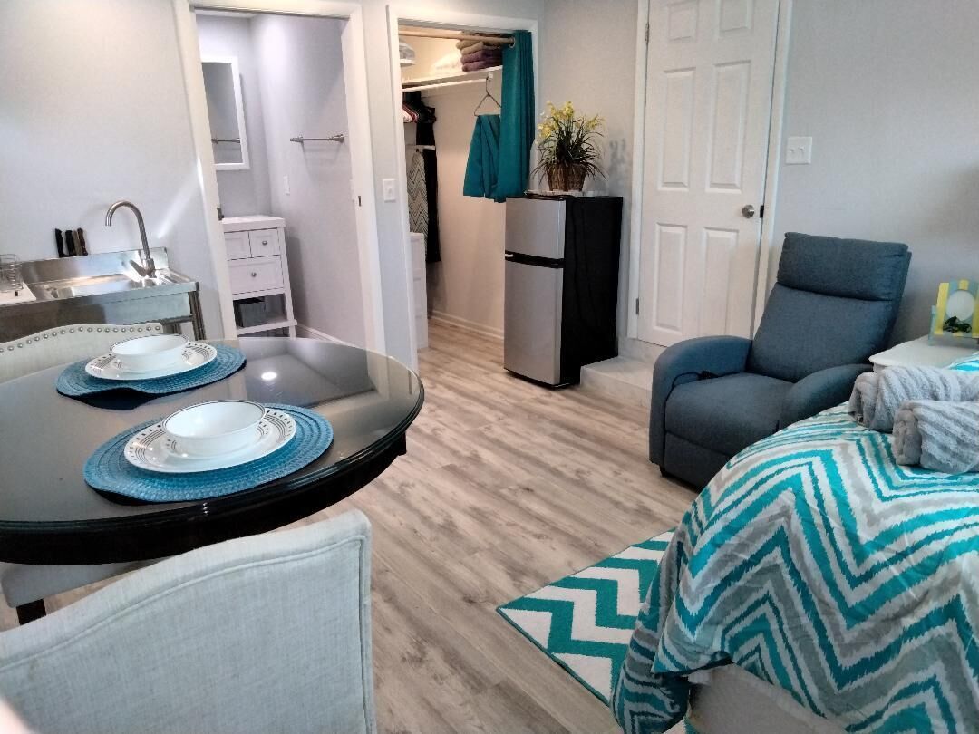 Clean, Queen, Kitchenette, Private Patio with Seating & Dining, On-Site Parking.
